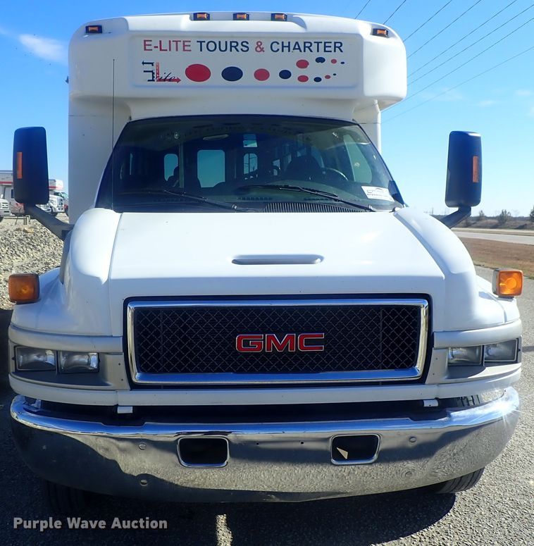image for item DI7301 2006 GMC C5500  shuttle bus