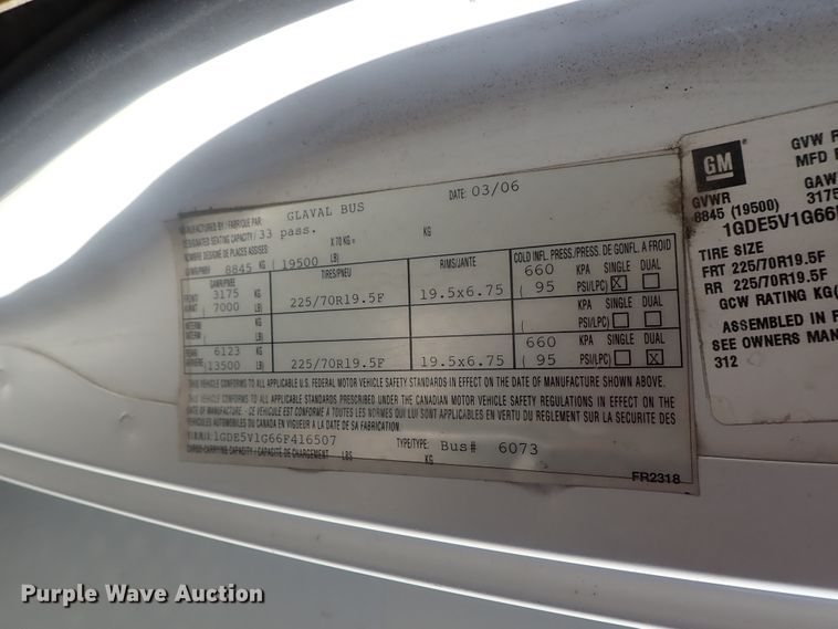 image for item DI7301 2006 GMC C5500  shuttle bus