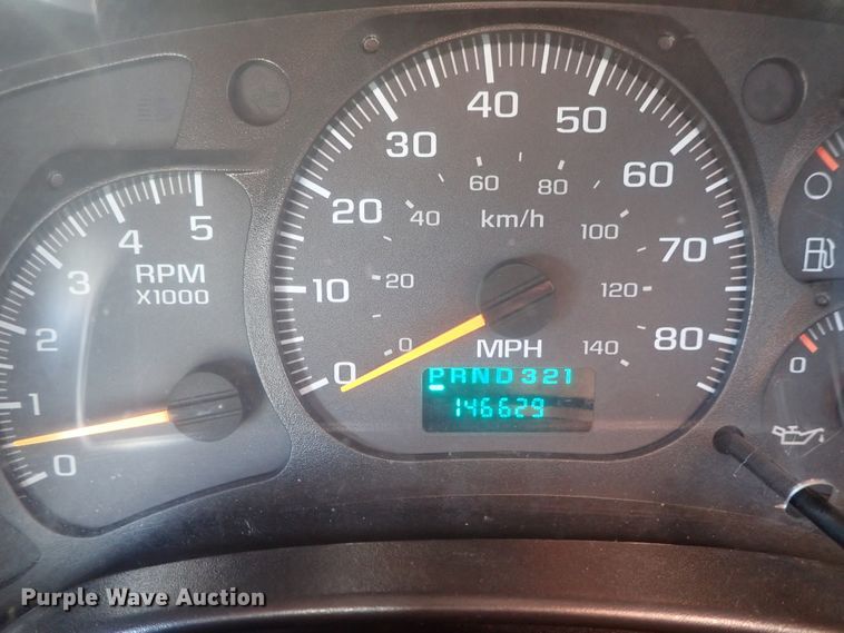 image for item DI7301 2006 GMC C5500  shuttle bus