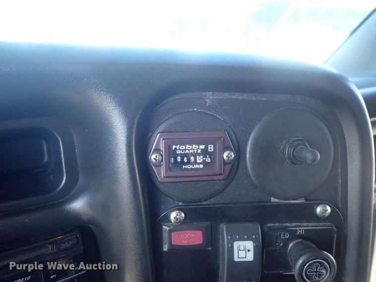 image for item DI7301 2006 GMC C5500  shuttle bus