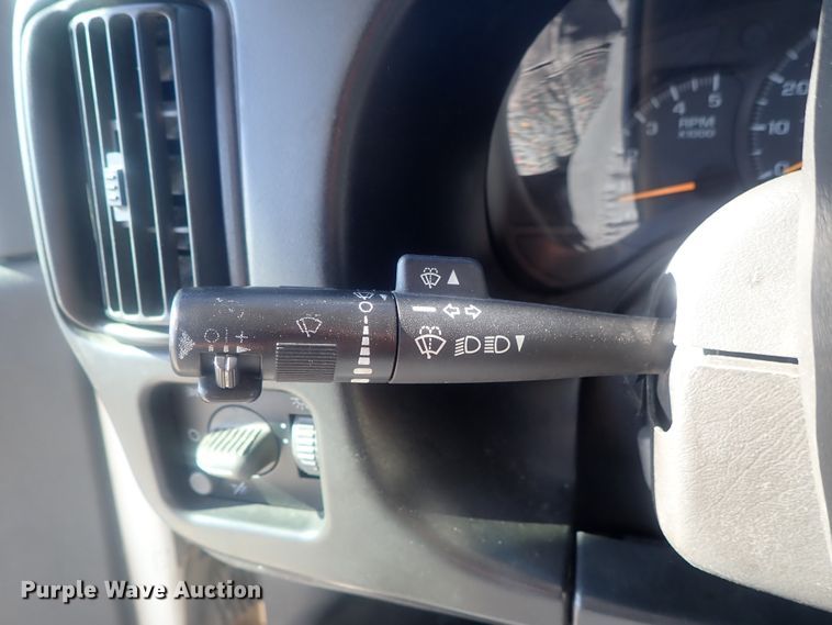 image for item DI7301 2006 GMC C5500  shuttle bus