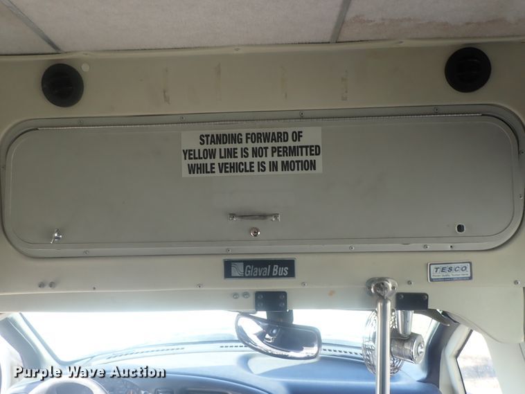 image for item DI7301 2006 GMC C5500  shuttle bus