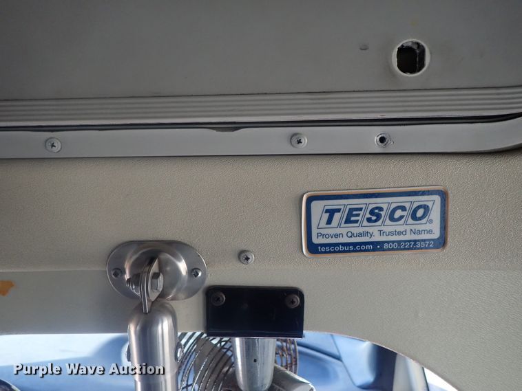 image for item DI7301 2006 GMC C5500  shuttle bus