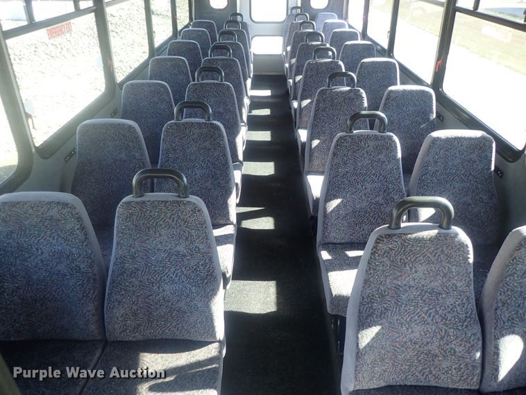 image for item DI7301 2006 GMC C5500  shuttle bus