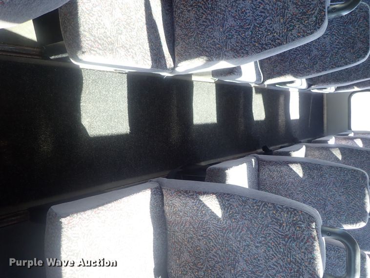 image for item DI7301 2006 GMC C5500  shuttle bus