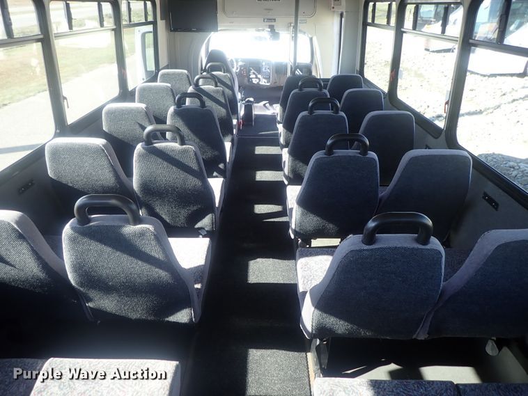 image for item DI7301 2006 GMC C5500  shuttle bus