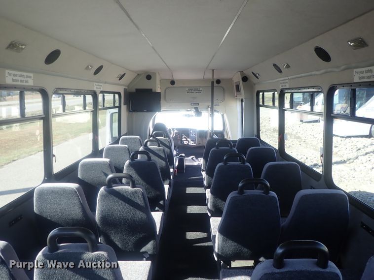 image for item DI7301 2006 GMC C5500  shuttle bus