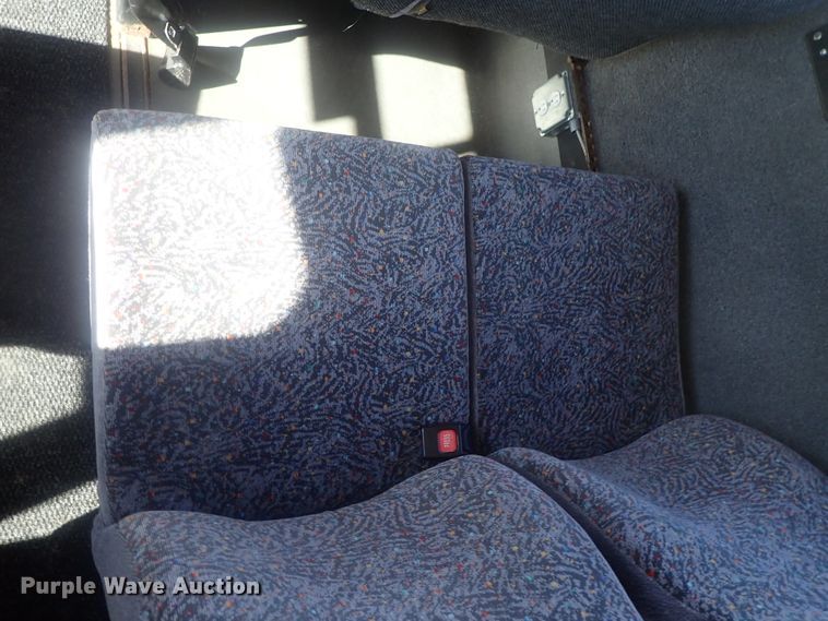 image for item DI7301 2006 GMC C5500  shuttle bus