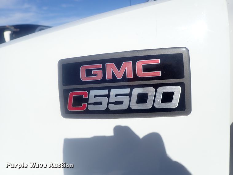 image for item DI7301 2006 GMC C5500  shuttle bus