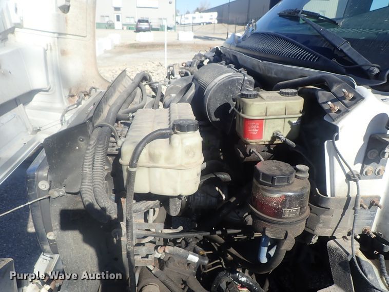 image for item DI7301 2006 GMC C5500  shuttle bus