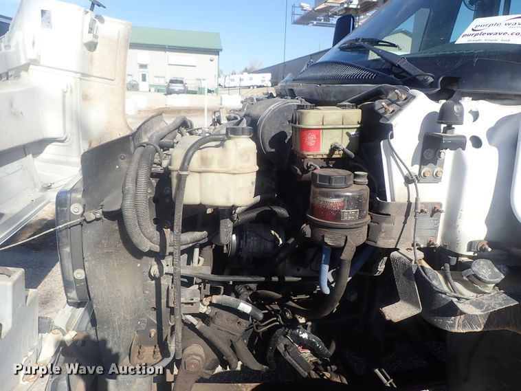 image for item DI7301 2006 GMC C5500  shuttle bus