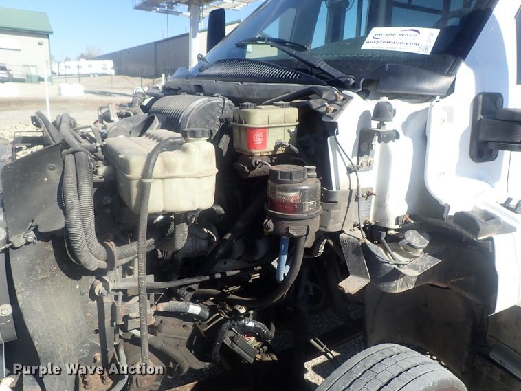 image for item DI7301 2006 GMC C5500  shuttle bus