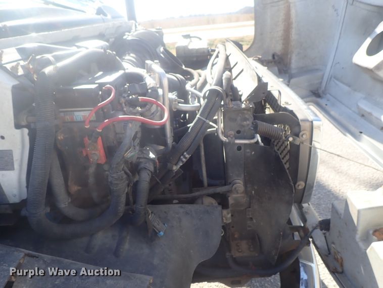 image for item DI7301 2006 GMC C5500  shuttle bus