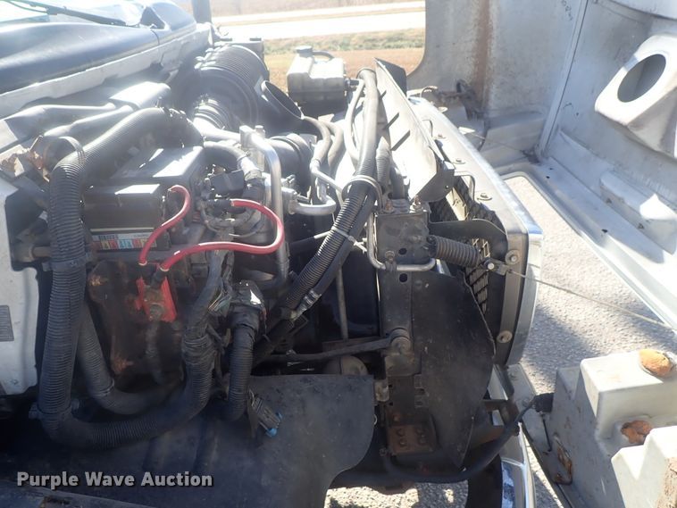 image for item DI7301 2006 GMC C5500  shuttle bus