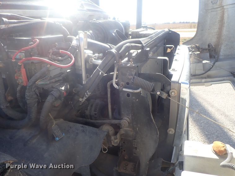 image for item DI7301 2006 GMC C5500  shuttle bus