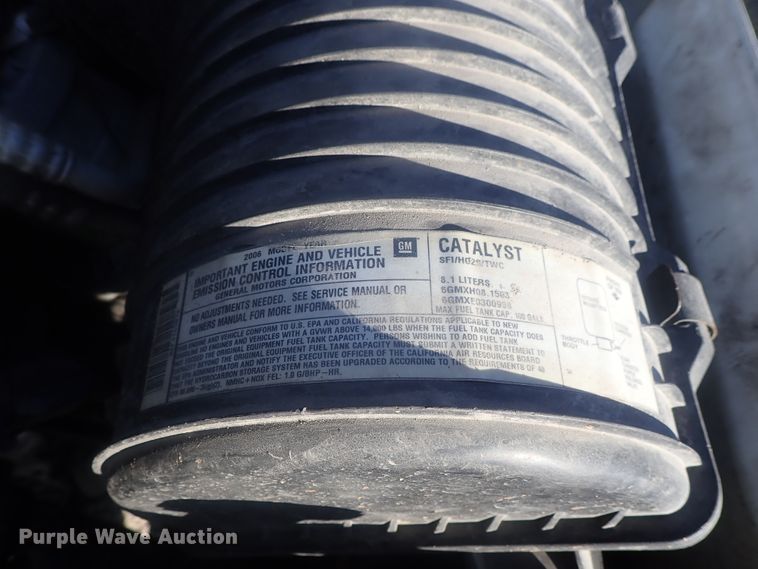 image for item DI7301 2006 GMC C5500  shuttle bus