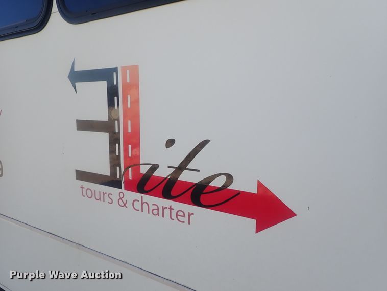 image for item DI7301 2006 GMC C5500  shuttle bus