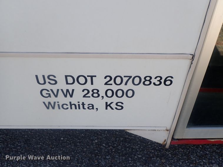 image for item DI7301 2006 GMC C5500  shuttle bus