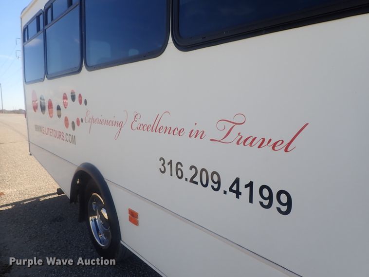 image for item DI7301 2006 GMC C5500  shuttle bus