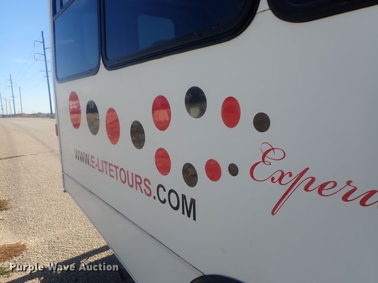 image for item DI7301 2006 GMC C5500  shuttle bus