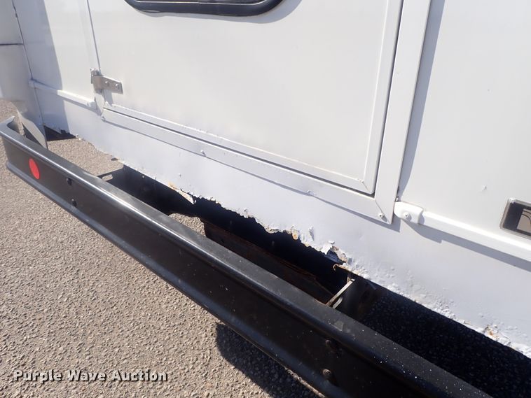 image for item DI7301 2006 GMC C5500  shuttle bus