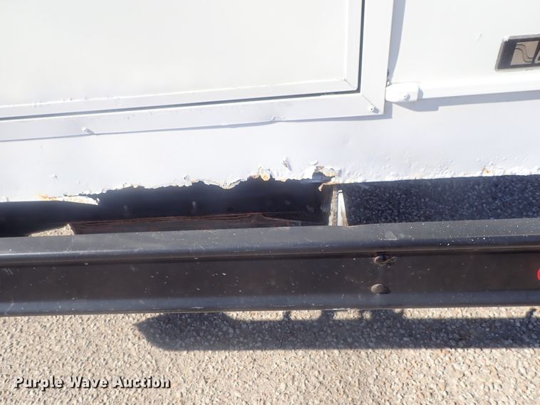 image for item DI7301 2006 GMC C5500  shuttle bus