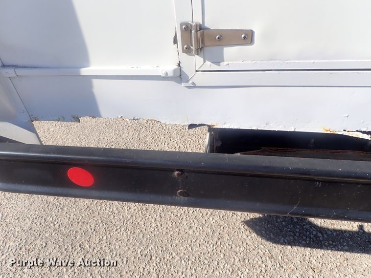 image for item DI7301 2006 GMC C5500  shuttle bus