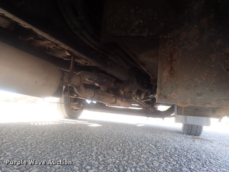 image for item DI7301 2006 GMC C5500  shuttle bus