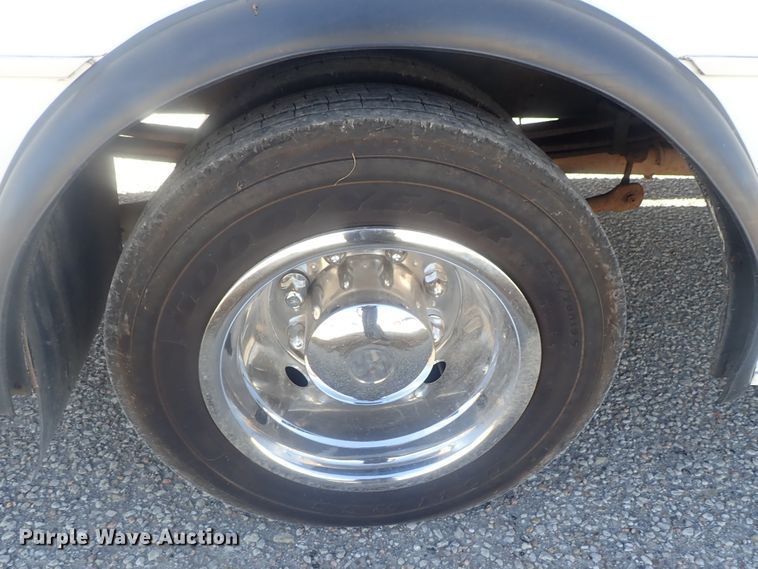 image for item DI7301 2006 GMC C5500  shuttle bus