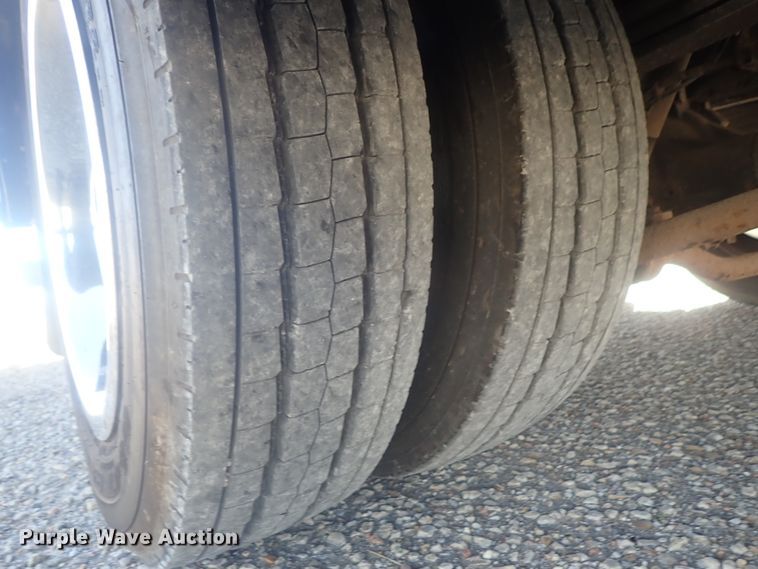 image for item DI7301 2006 GMC C5500  shuttle bus