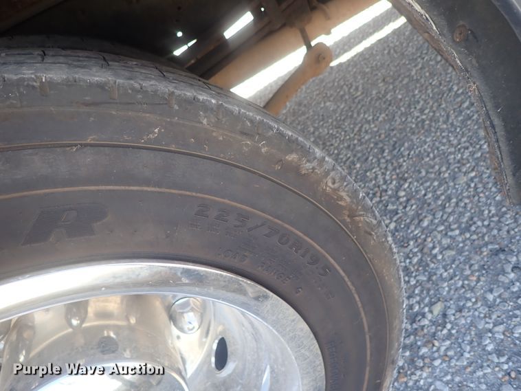 image for item DI7301 2006 GMC C5500  shuttle bus