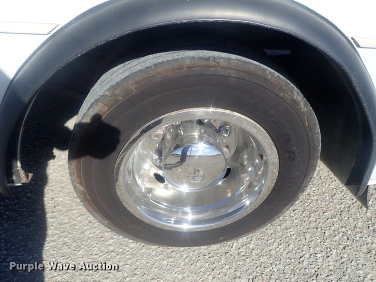 image for item DI7301 2006 GMC C5500  shuttle bus