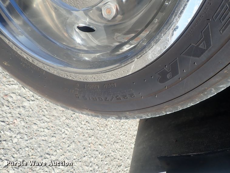 image for item DI7301 2006 GMC C5500  shuttle bus