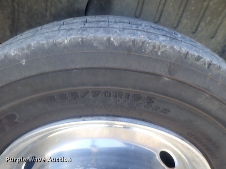 image for item DI7301 2006 GMC C5500  shuttle bus