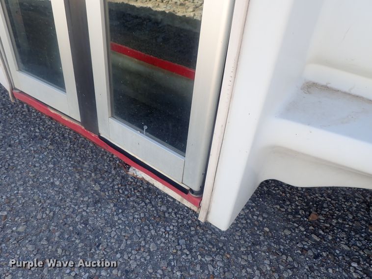 image for item DI7301 2006 GMC C5500  shuttle bus