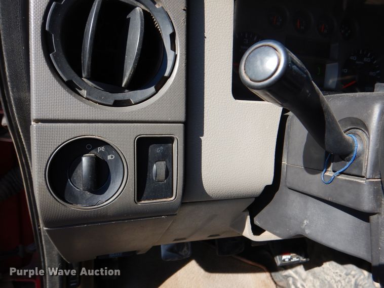 image for item DJ0275 2007 Ford F450 Super Duty XL  truck cab and chassis