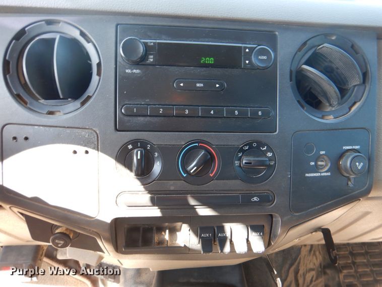 image for item DJ0275 2007 Ford F450 Super Duty XL  truck cab and chassis