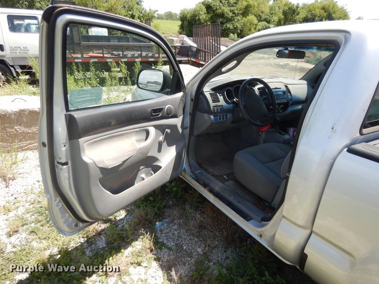 image for item DJ3479 2006 Toyota Tacoma  pickup truck