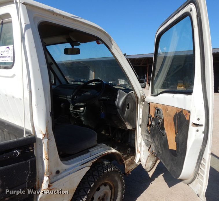 image for item DJ5778 Suzuki V-DD51T  mini truck