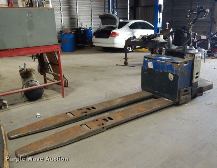 image for item DJ6653 (5) Crown pallet jacks