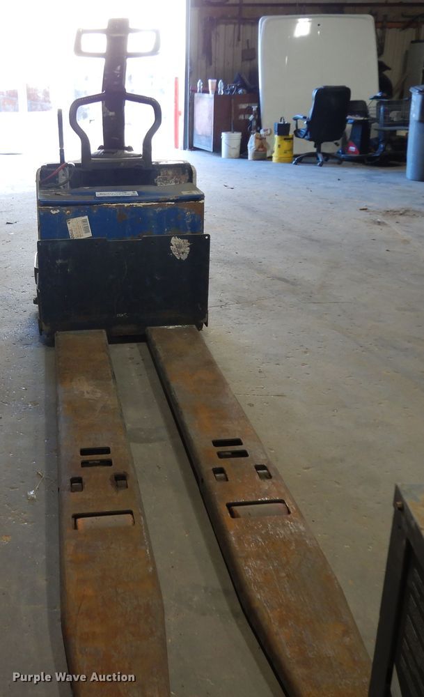 image for item DJ6653 (5) Crown pallet jacks