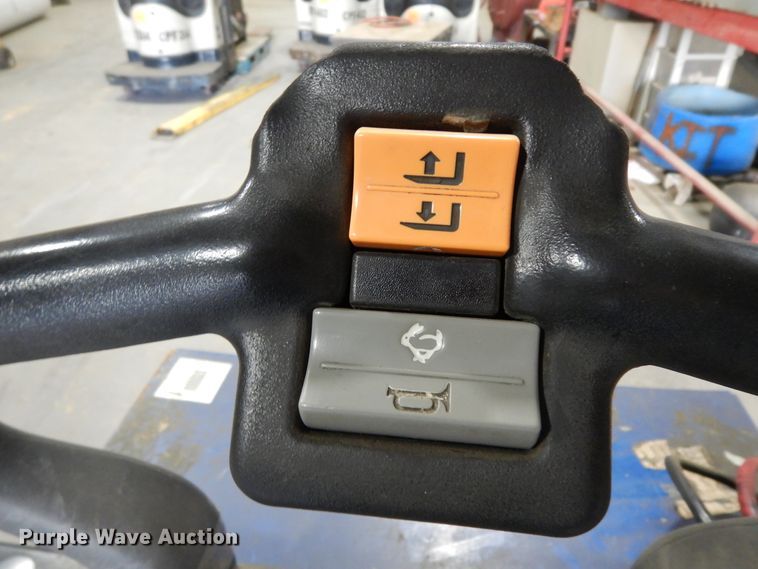 image for item DJ6653 (5) Crown pallet jacks