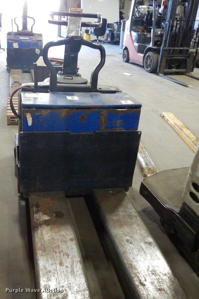 image for item DJ6653 (5) Crown pallet jacks