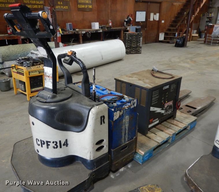 image for item DJ6653 (5) Crown pallet jacks