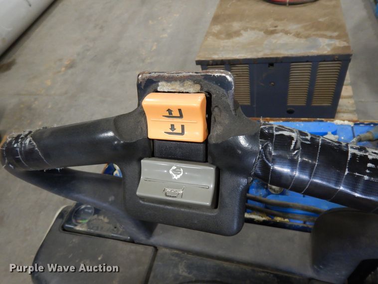 image for item DJ6653 (5) Crown pallet jacks