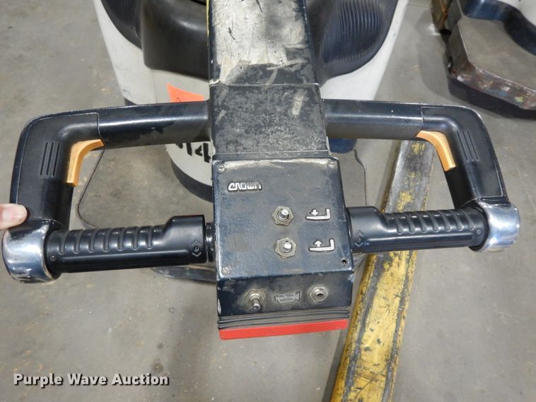 image for item DJ6653 (5) Crown pallet jacks