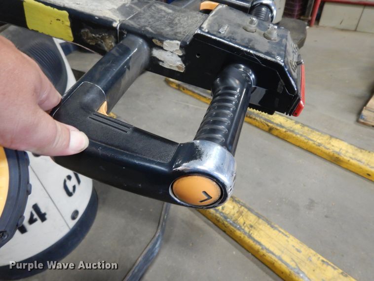 image for item DJ6653 (5) Crown pallet jacks