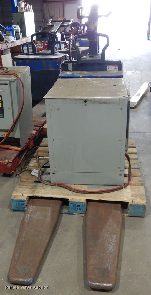 image for item DJ6653 (5) Crown pallet jacks