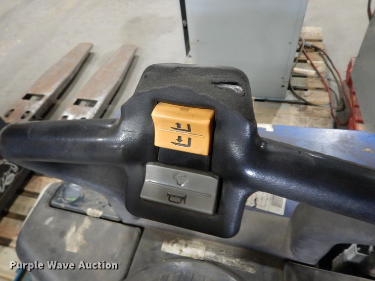 image for item DJ6653 (5) Crown pallet jacks