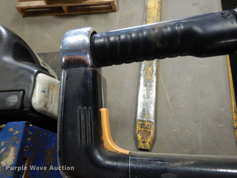 image for item DJ6653 (5) Crown pallet jacks